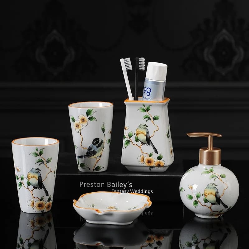 Dispenser di sapone liquido in ceramica cinese Set da bagno in cinque pezzi Tazza per spazzolino da denti per uso domestico Tazza per collutorio Forniture per il bagno LD136