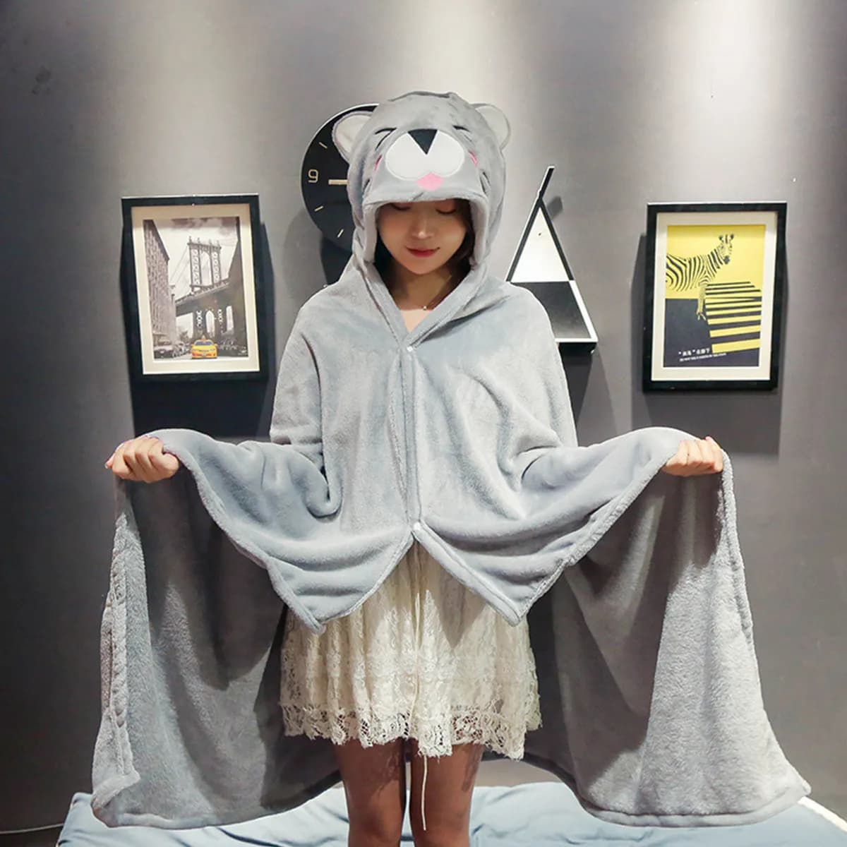 1Pcs Lion Themed Cloak Blanket Cartoon Animal Style Hooded Wearable Blanket Comfortable Chic Design Machine Washable for Family