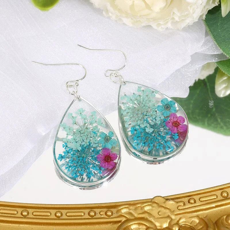 Orecchini Artigianali con Fiori Pressati, Orecchini Creativi in Resina Epossidica con Fiori Naturali, Orecchini Floreali Carini, Accessori Personalizzati all'Ingrosso