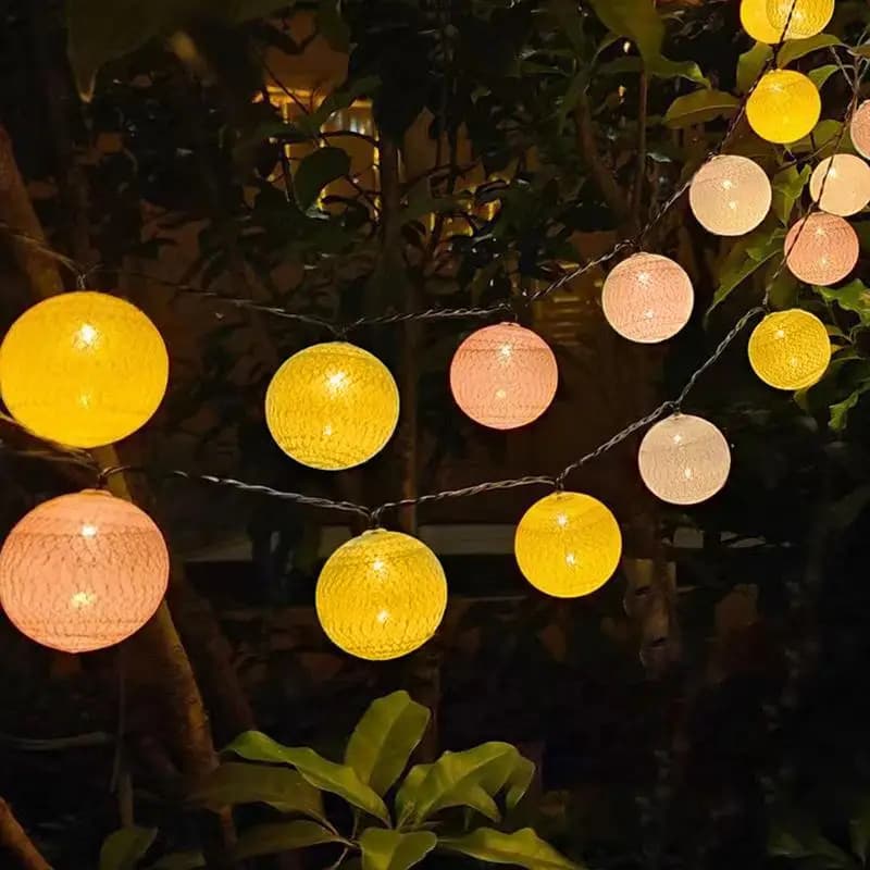 Stringa luminosa a sfera 16 String Fairy Light Balls per interni 96 palline di cotone 8 modalità di illuminazione Globo di illuminazione per interni ed esterni da 3 metri