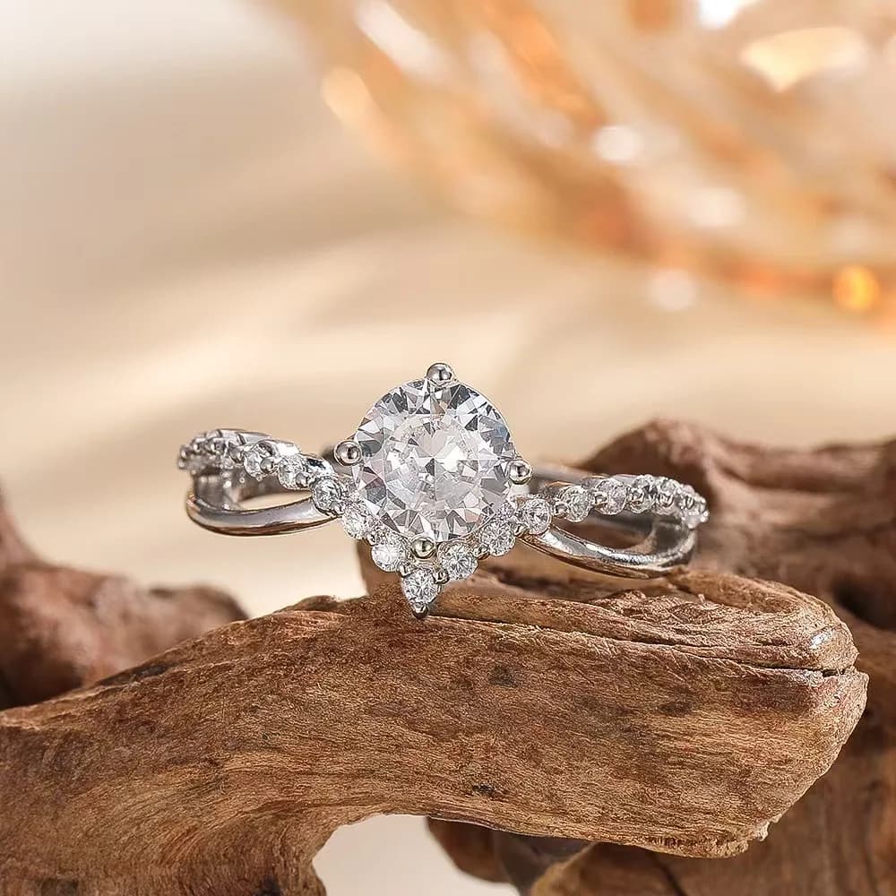 Anello di lusso leggero con zirconi di alta gamma, compatto, alla moda ed elegante per donna
