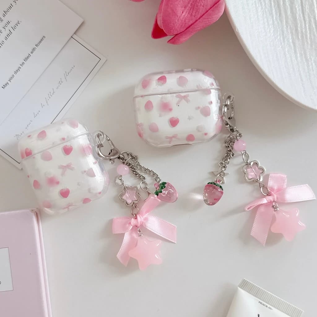 Custodia Protettiva Antiurto Kawaii Rosa con Fiocco a Fragola e Ciondolo per Auricolari AirPods 1, 2, 3, 4, Pro 2, Pro 3