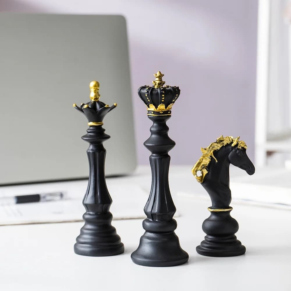 Ornamenti decorativi in resina per scacchi internazionali Figurine per interni domestici per ufficio Oggetti di raccolta di statue King Queen Knight