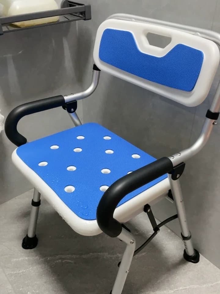 Sedia da doccia pieghevole per donne anziane incinte Sedile da bagno portatile antiscivolo Sedia da bagno regolabile leggera in lega