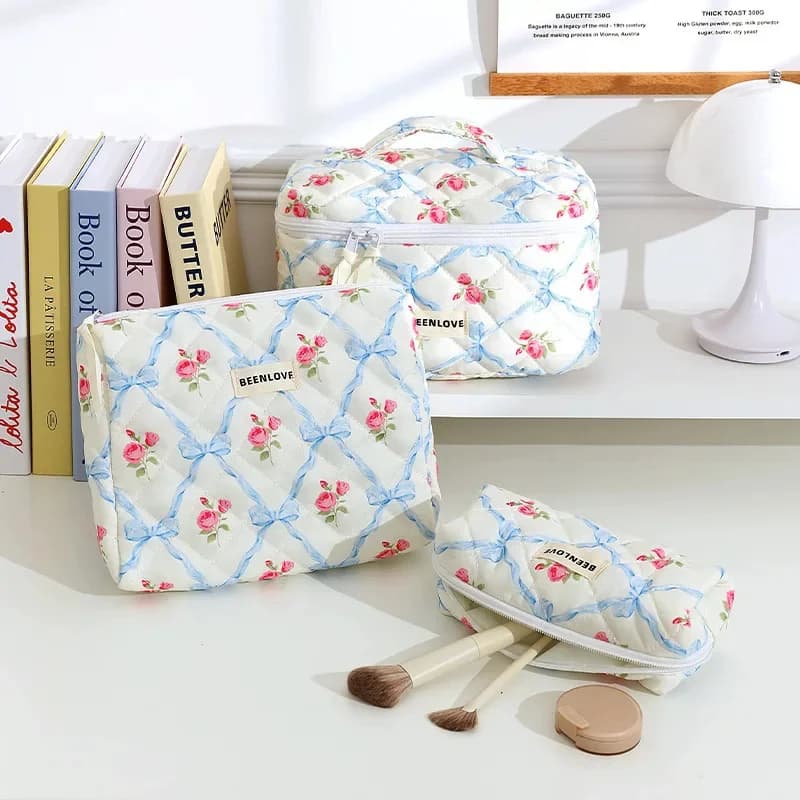 Nuovo fiocco fiore trapuntato borsa per il trucco in cotone donna cerniera organizzatore cosmetico borsa di stoffa femminile custodia da toilette portatile per ragazza