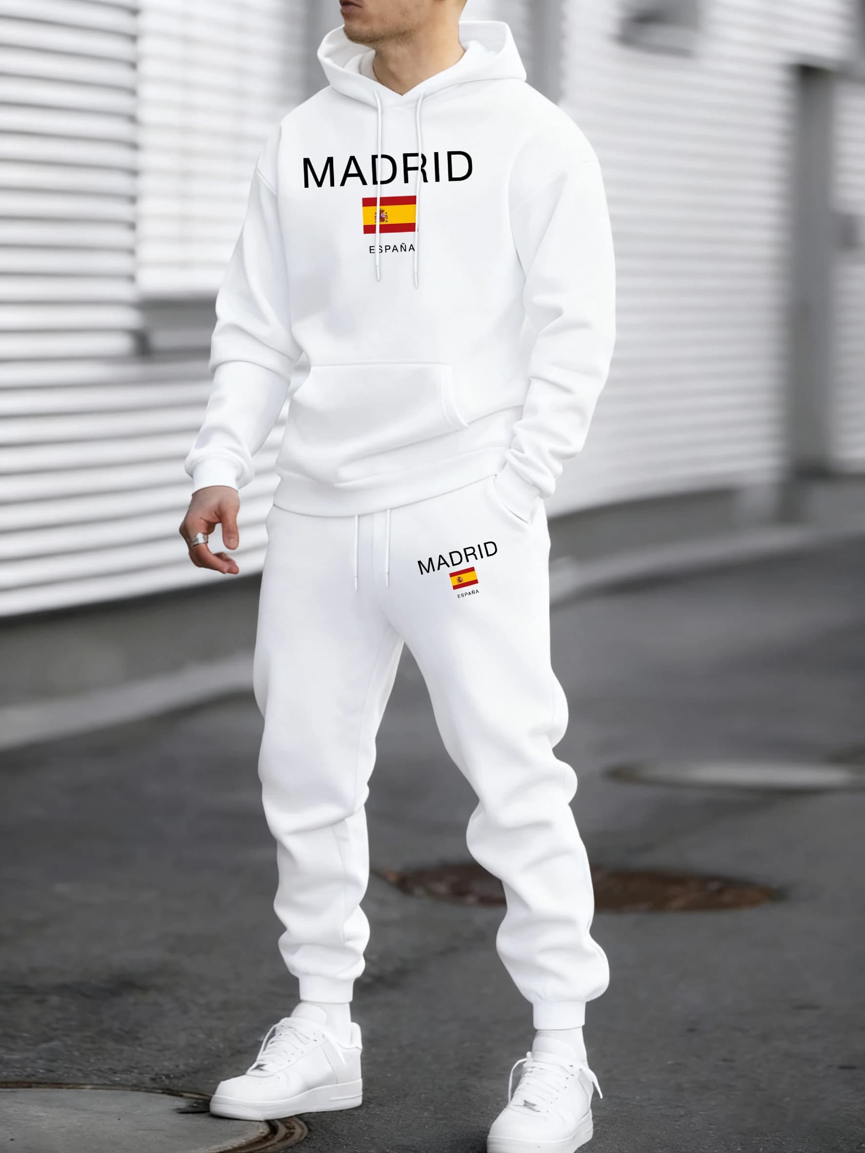 2026 nuova moda doppia tasca con cappuccio + pantaloni elastici con coulisse set da 2 pezzi per uomo casual allentato set sportivo da jogging all'aperto