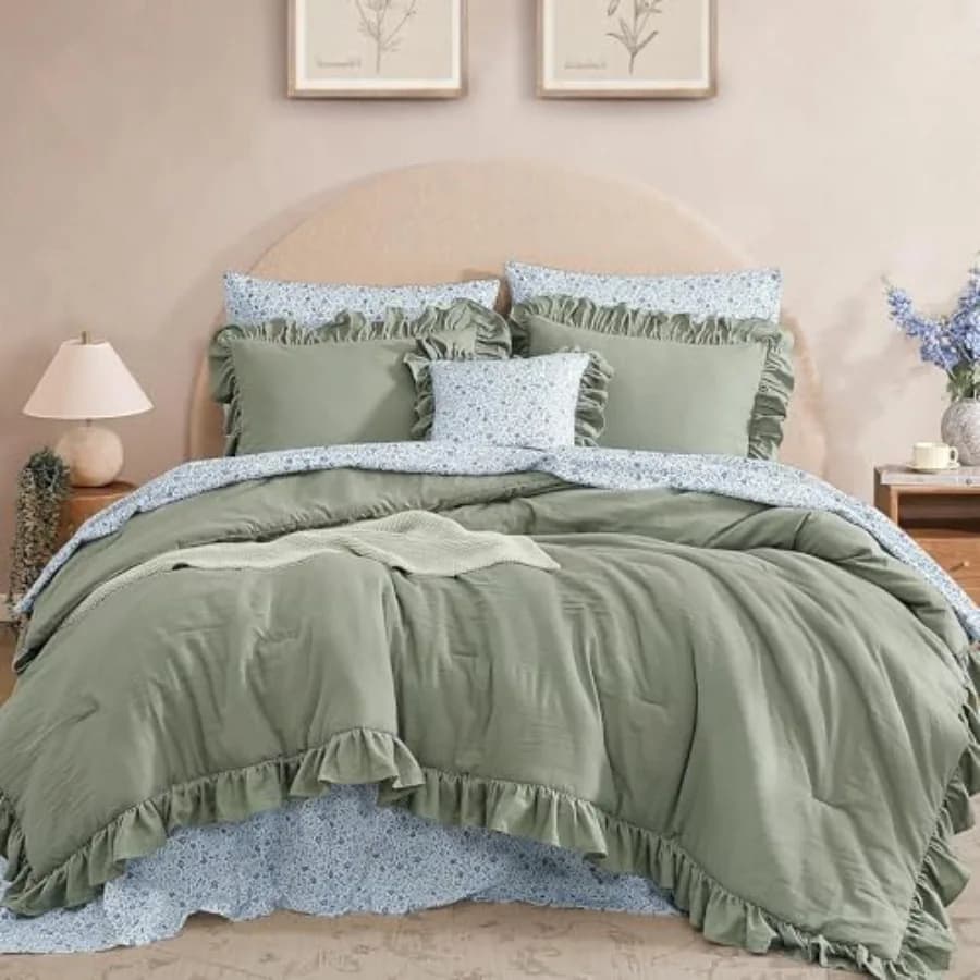 Set Copripiumino - 7 Pezzi Verde Salvia con Volant, Set Biancheria da Letto Shabby Chic Stile Fattoria, Set Completo con Copripiumino e Lenzuola Floreali