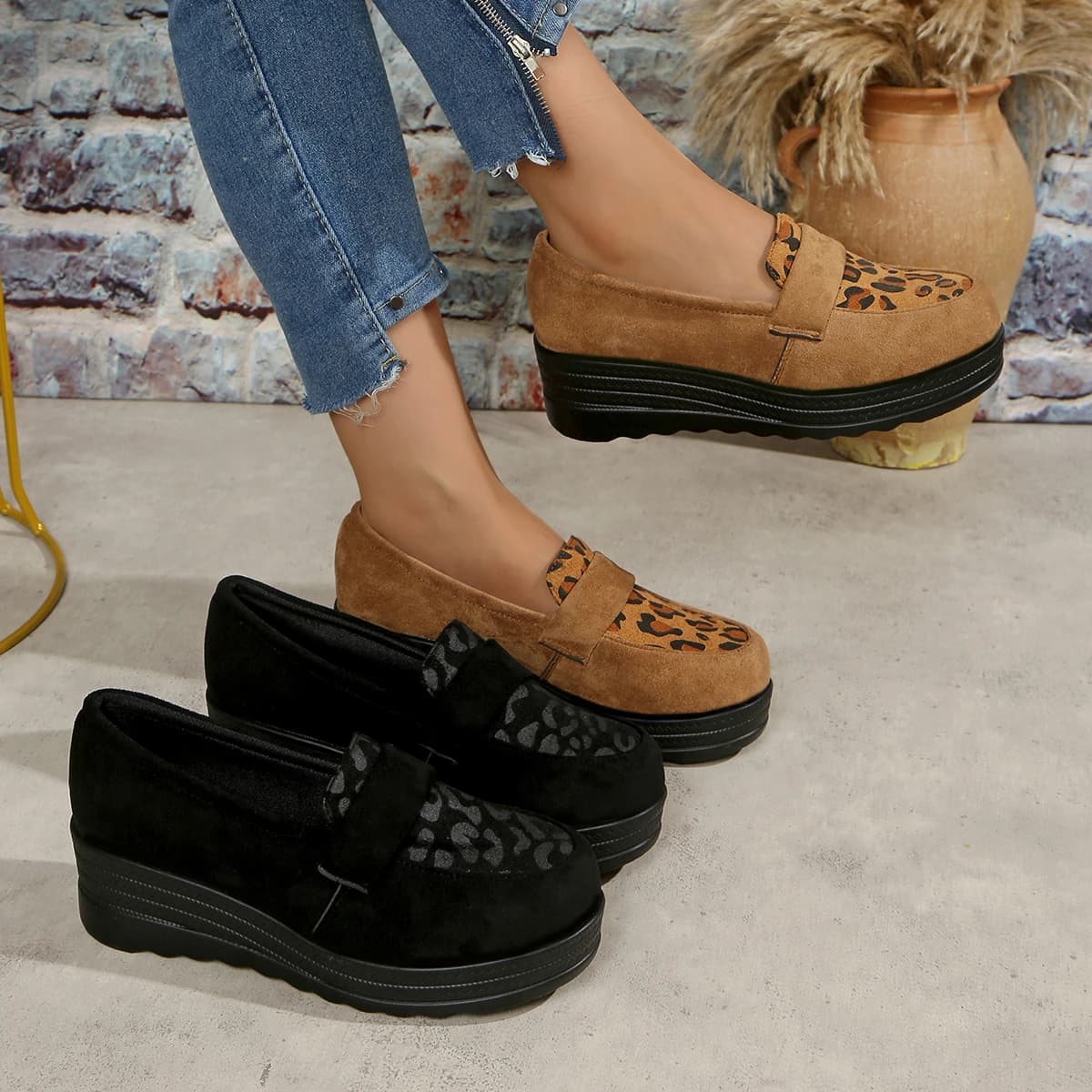 2025 nuove donne scarpe casual primavera moda casual mocassini scarpe da ginnastica con tacco di grandi dimensioni donna punta tonda scarpe slip-on con stampa leopardata