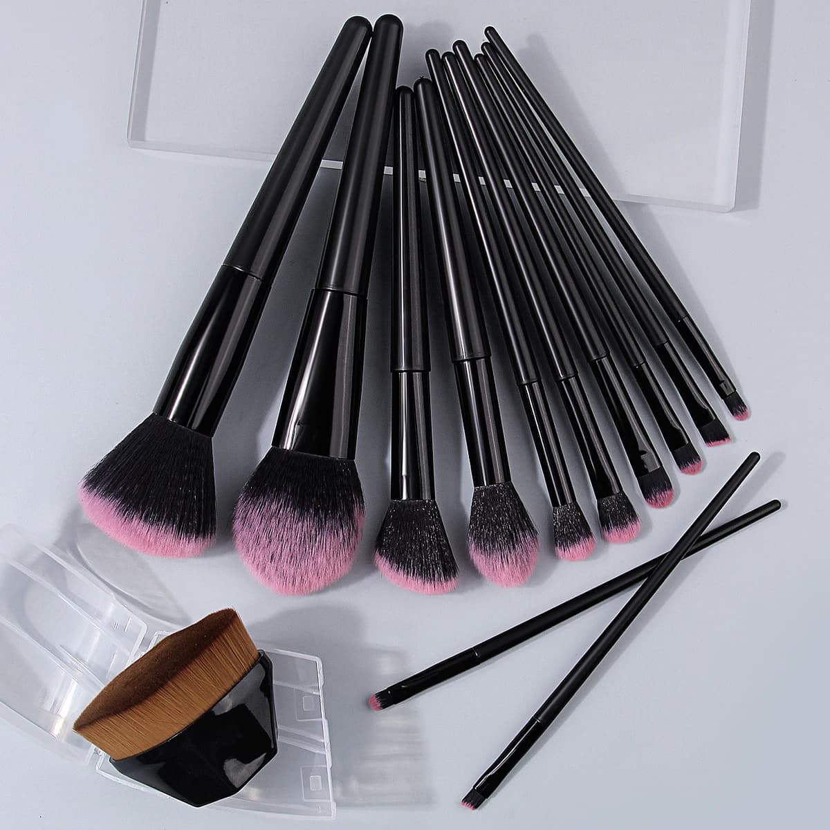 Set di 13 Pennelli da Trucco Sfumati Morbidi e Soffici per Fondotinta, Ombretto e Blush con Pennello Kabuki