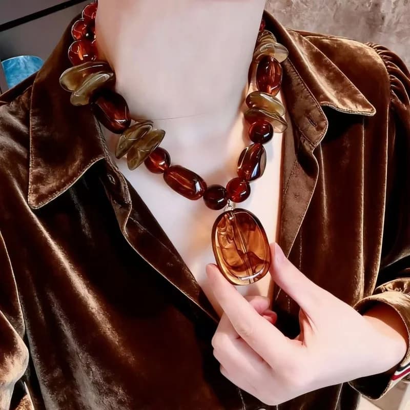 Collana Girocollo Vintage Marrone Ambra con Perle Irregolari, Collana Statement per Donna, Gioielli Autunnali