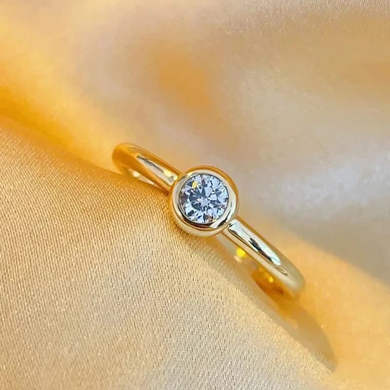 Anello in oro giallo bianco 18 carati da 0,5 ct con diamante rotondo coltivato in laboratorio Moissanite Matrimonio Fidanzamento nuziale Fascia per dito Gioielli semplici quotidiani