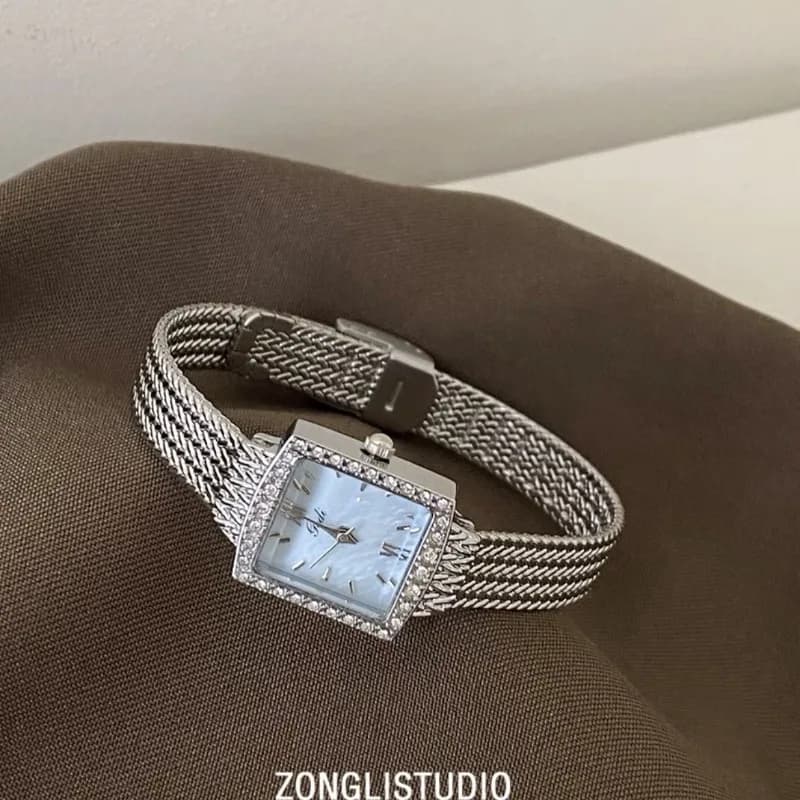 Orologio da donna PEIYING con quadrante quadrato, diamanti, quadrante in madreperla azzurra, design di nicchia, stile freddo, temperamento alla moda, impermeabile