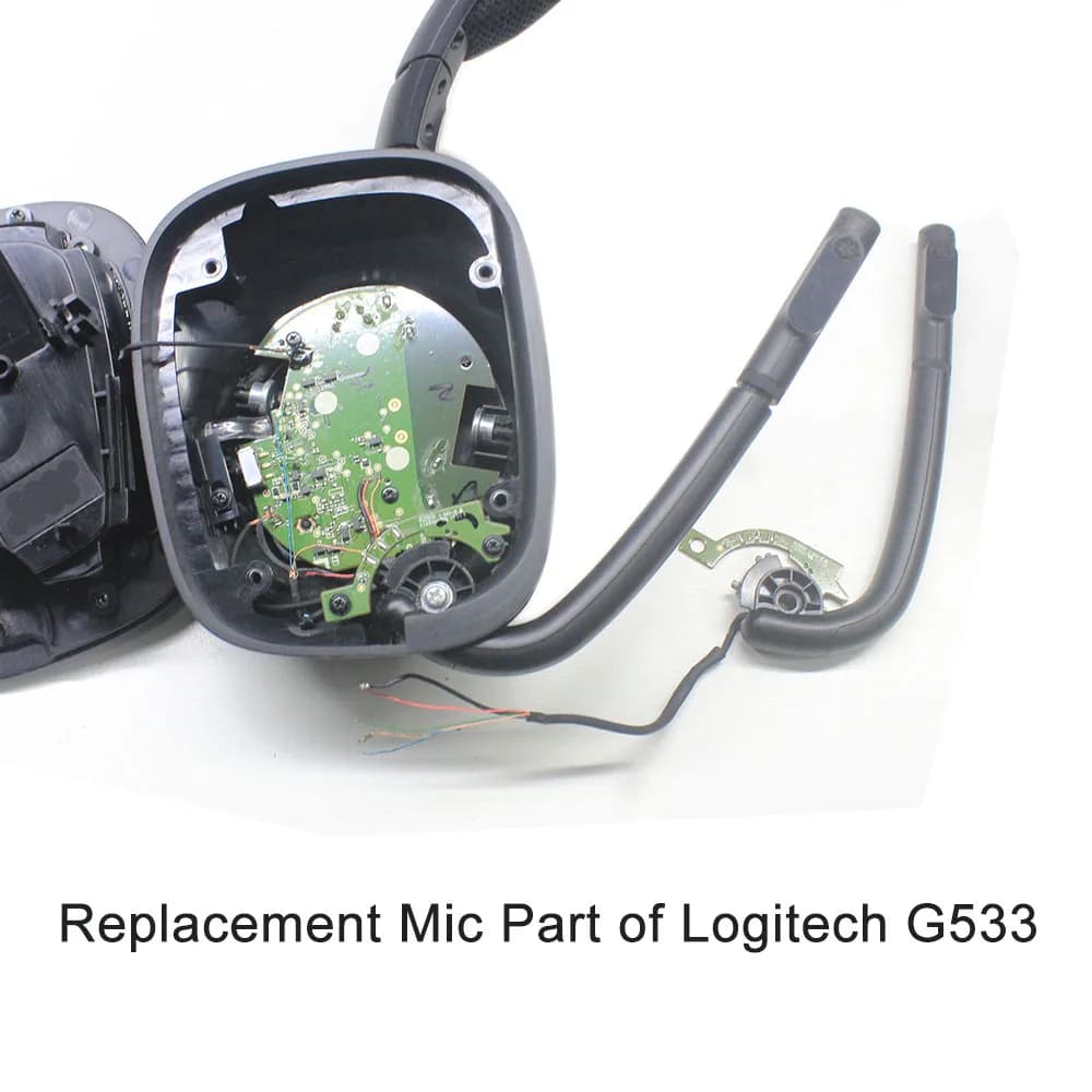 Una parte di ricambio per microfono delle cuffie da gioco Logitech G533, parte utilizzata