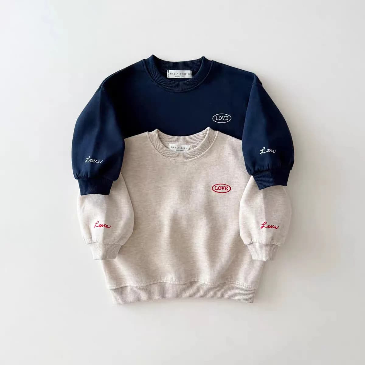 Felpa con cappuccio ad anello girocollo versione coreana per la primavera e l'autunno Neonati maschi Ragazze Lettera inglese etichettata Tendenza superiore per bambini