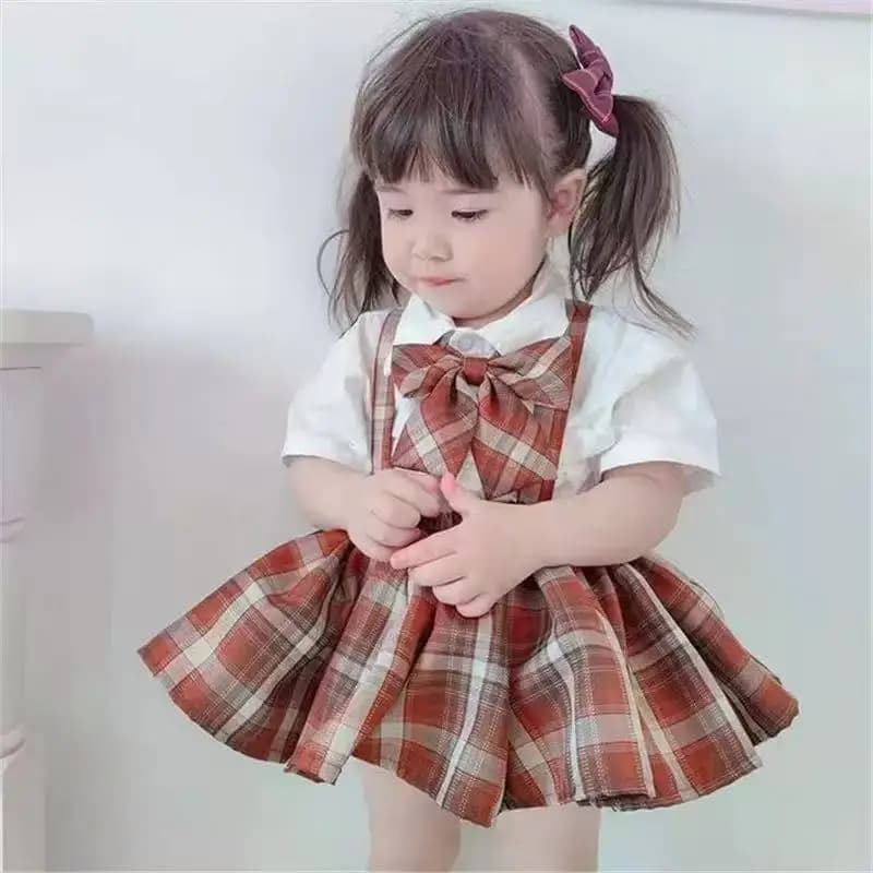 Set JK per Bambina 2026 Nuovo Completo Estivo per Bambini Stile Accademico Camicia a Maniche Corte + Gonna con Bretelle Set 2 Pezzi