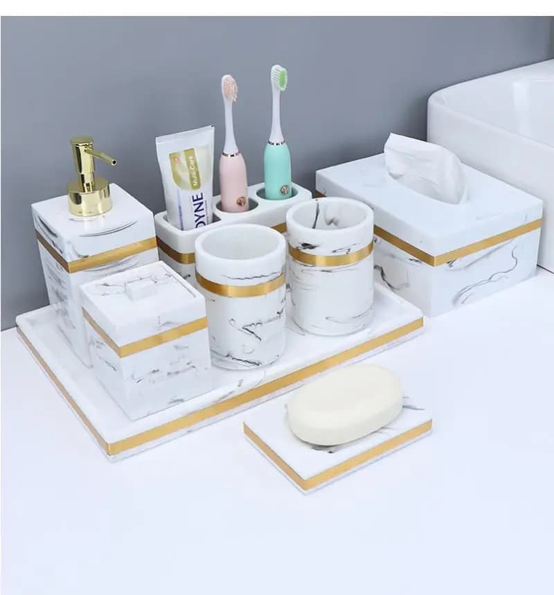 Set di articoli sanitari per il bagno in platino con motivo a inchiostro, dispenser per sapone in resina, portaspazzolino, scatola per tamponi di cotone, vassoio per piatti
