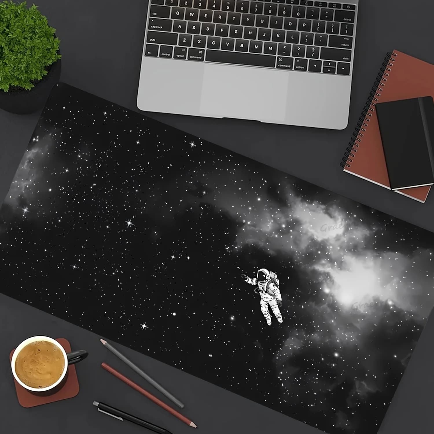 Tappetino per mouse da gioco grande e tappetino da scrivania da 1 pezzo - Design astronauta spaziale bianco nero, base in gomma antiscivolo, bordi cuciti