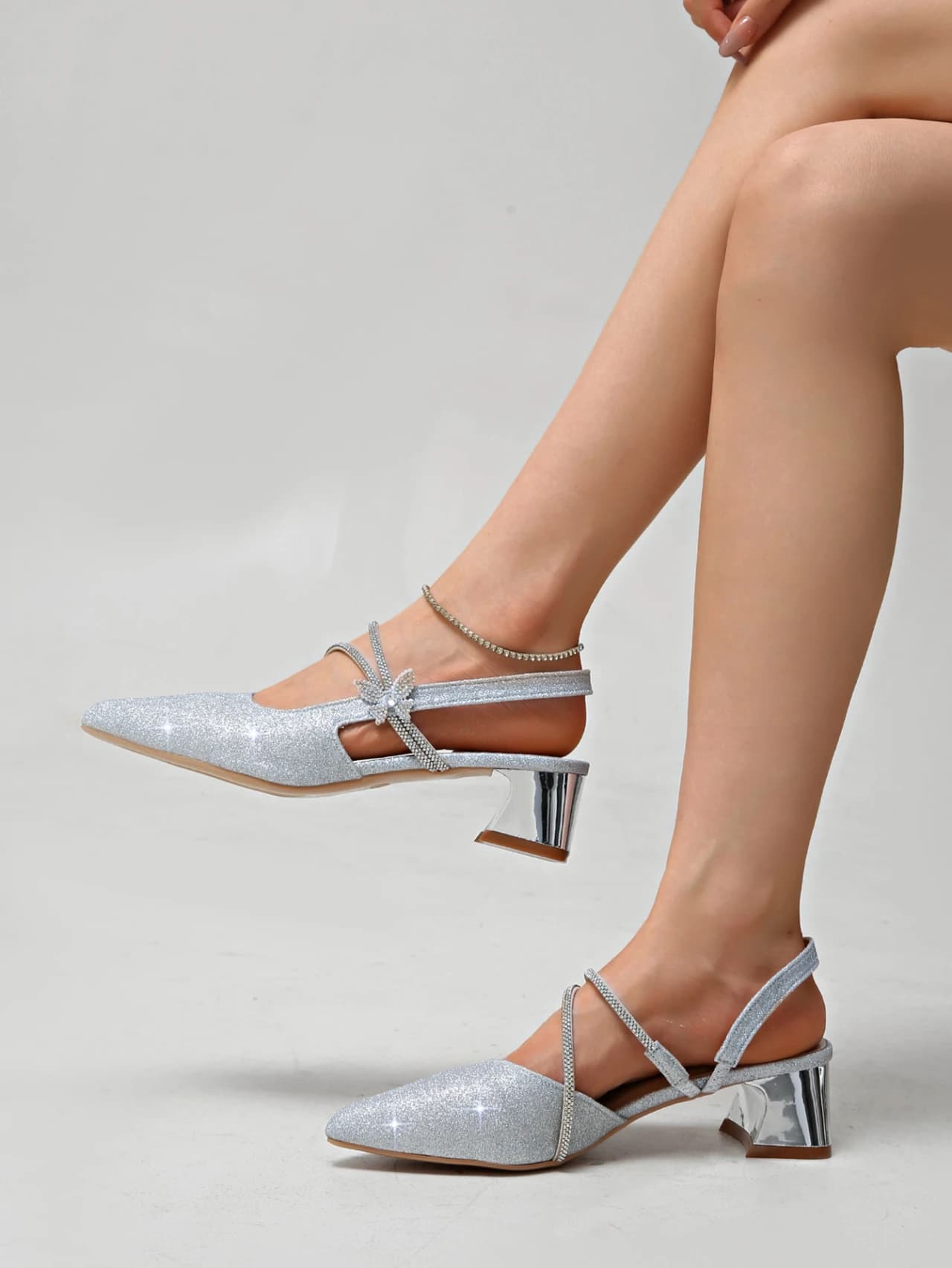 Sandali piatti alla moda da donna 2026 Nuove scarpe eleganti dal taglio basso