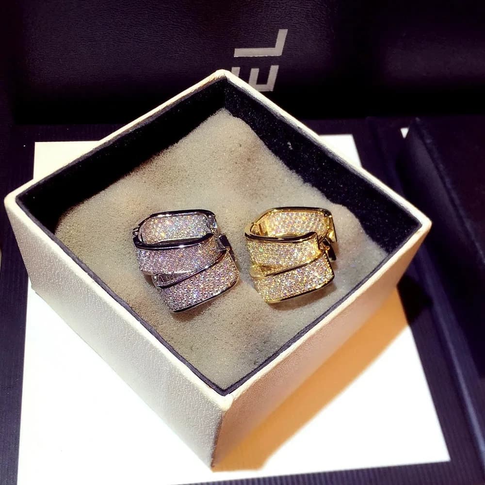 Orecchini quadrati minimalisti di alta qualità con diamanti per donna, nuovi orecchini eleganti in stile vintage INS Hong Kong