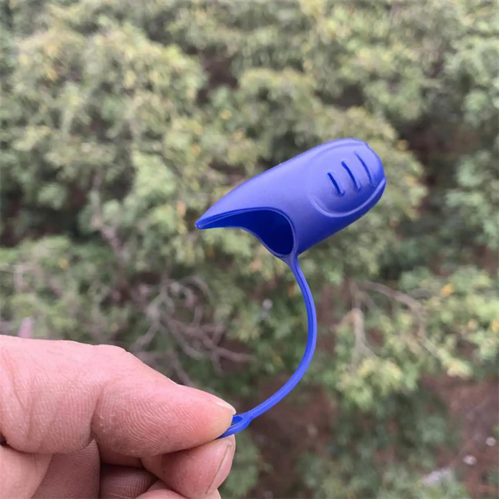 Cycling Water Bladder Bite Valve Cover Blue Hydration Pack Mouthpiece Protection for Outdoor Activities