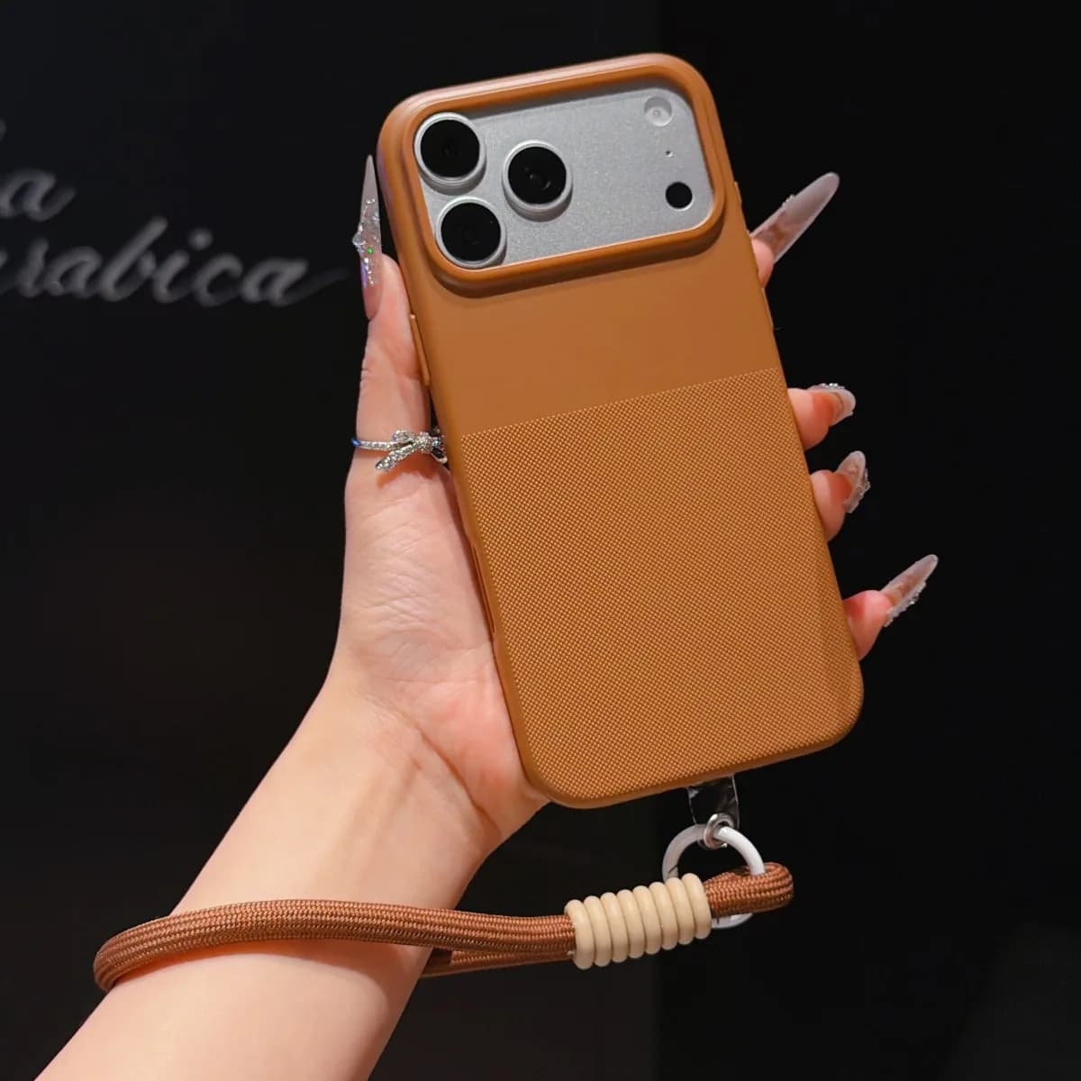 Cover antiurto in TPU originale opaca con motivo geometrico a matrice di punti e cinturino da polso per iPhone 17 Air 16 15 14 Plus 13 12 11 Pro Max