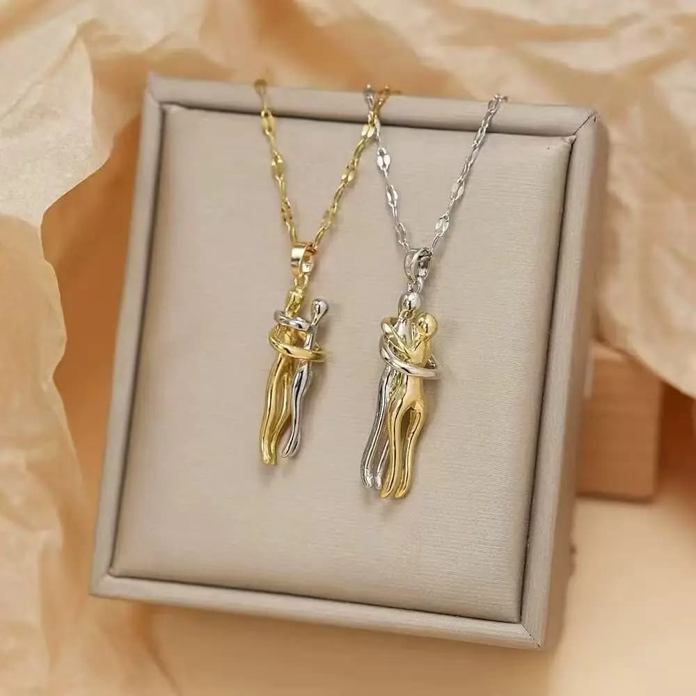 Collana con Ciondolo Coppia Abbracciata Hip Hop, Gioiello Regolabile per San Valentino
