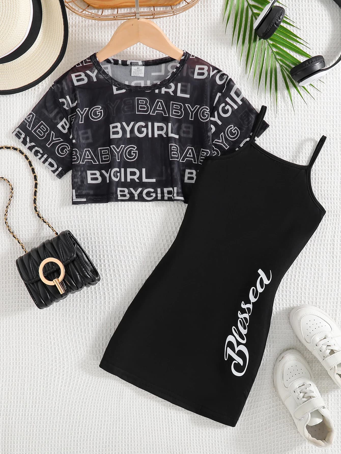 Abito casual per bambini semplice moda estiva T-shirt con stampa di lettere girocollo per ragazze in 2 pezzi + set di abiti senza maniche in tinta unita