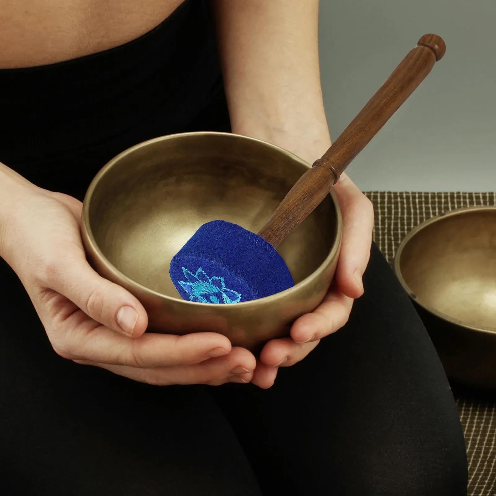 Exquisite Singing Bowl Wood Mallet Fine Polished Buddhist Sound Bowl Stick Quiet Percussion Instrument Meditation Yoga