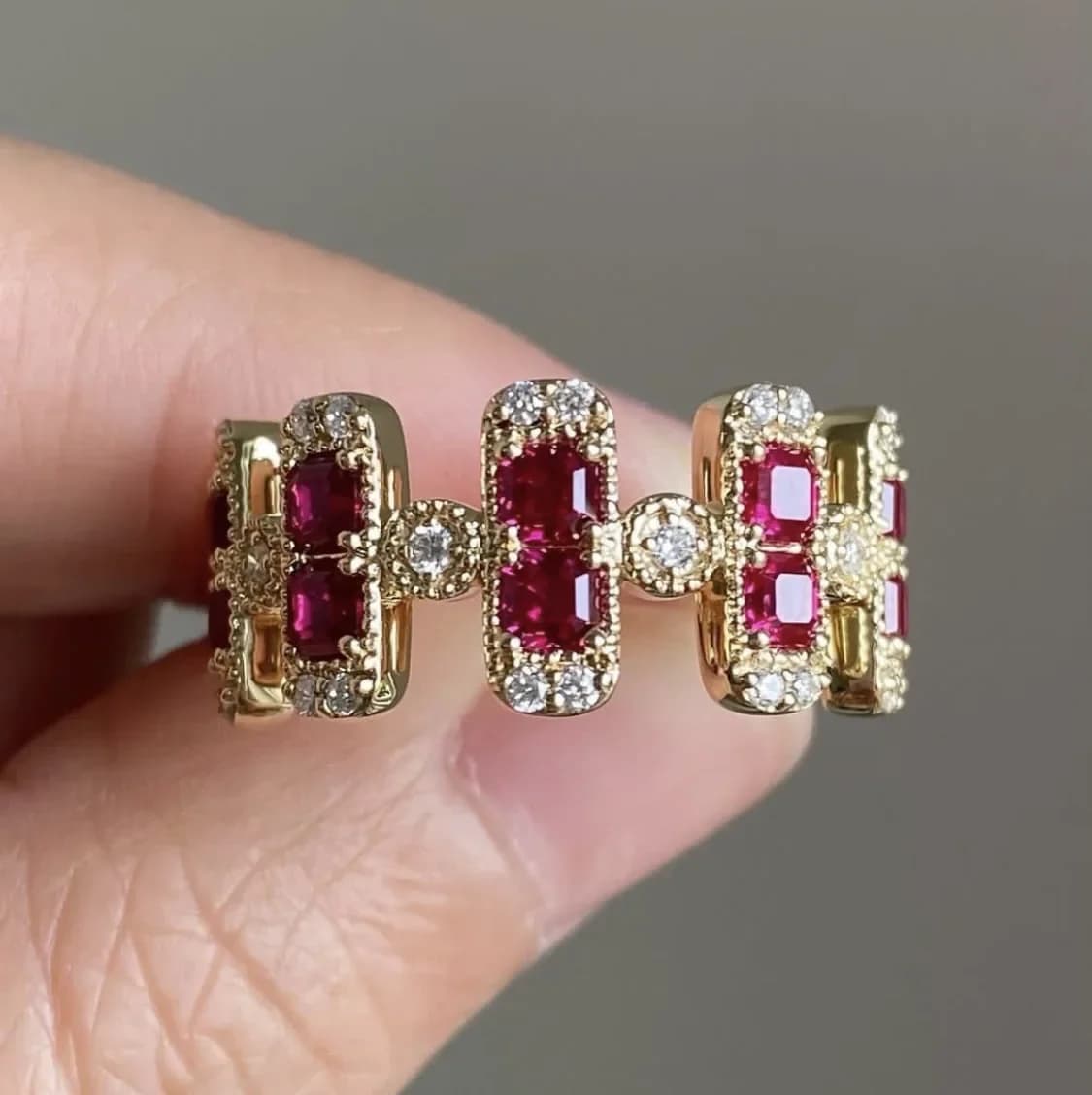 Anello vintage per l'industria pesante da donna, placcato in oro placcato al vento, spazzolato, leggero, di lusso, con zircone, nuovo prodotto di fascia alta
