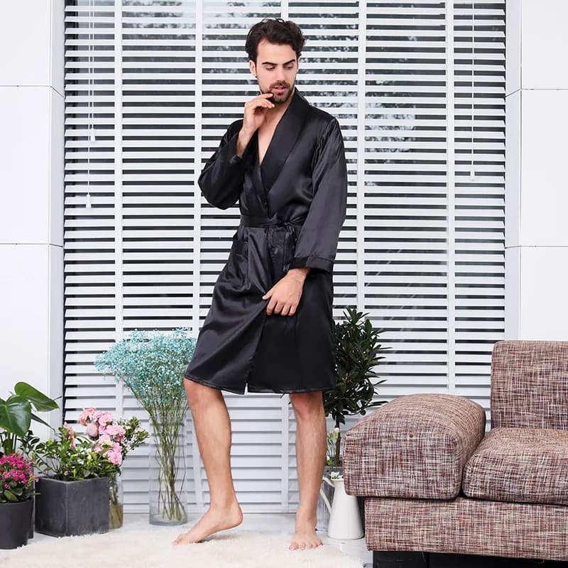Men's bathrobe in thin summer silk with long sleeves in strong silk