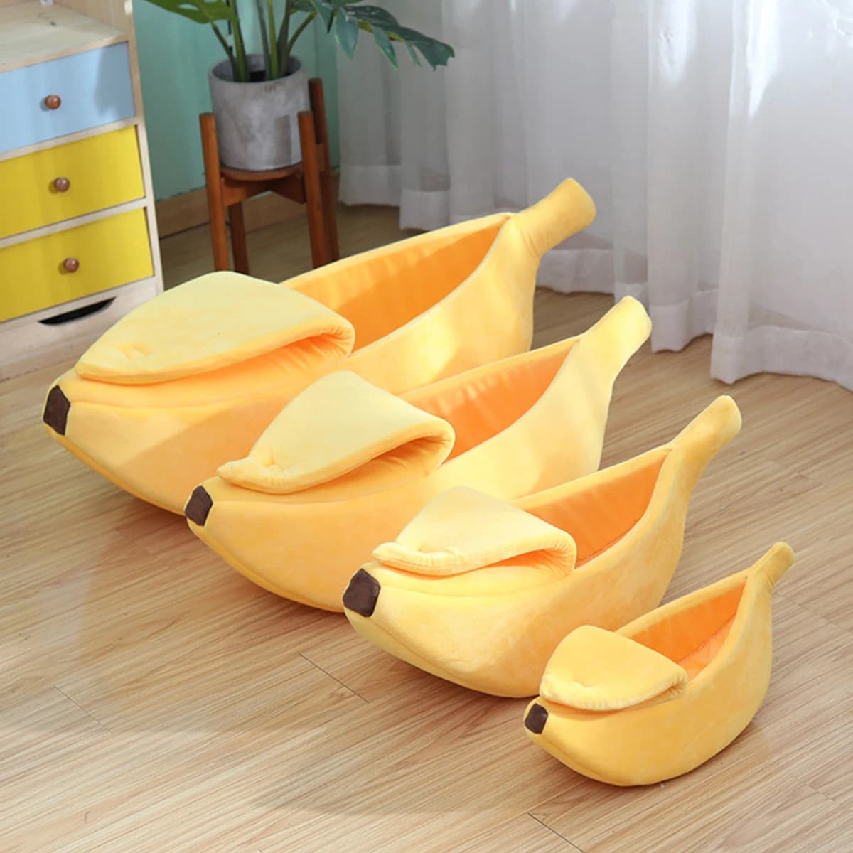 Offerta a basso prezzo: Cuccia a banana per animali domestici, creativa e morbida, per cani e gatti, comoda e calda, tipo divano.