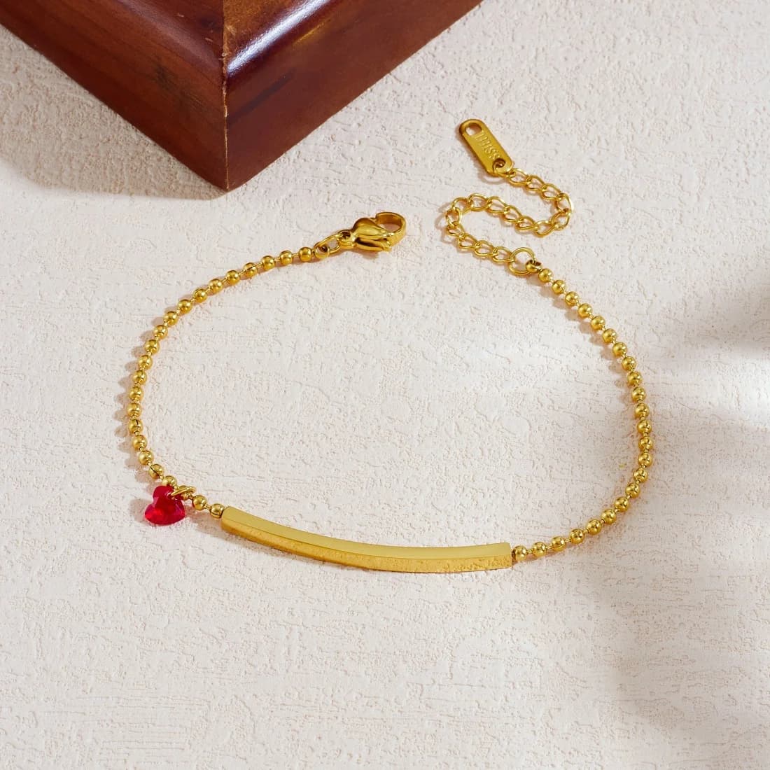 Bracciale con Charm a Cuore Rosso in Acciaio Inossidabile e Zirconi, Gioiello Classico Impermeabile alla Moda per Donna