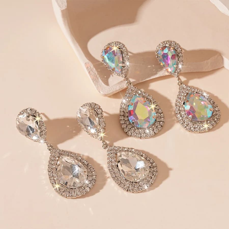 Orecchini ad ago in argento con goccia d'acqua tempestata di diamanti in stile lusso super flash, orecchini di fascia alta con temperamento di nicchia semplice