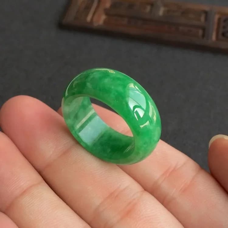 Anello di Giada Verde naturale Giadeite Amuleto Cinese di Modo Dei Monili di Fascino Intagliato A Mano Artigianato Fortuna Regali Degli Uomini Delle Donne