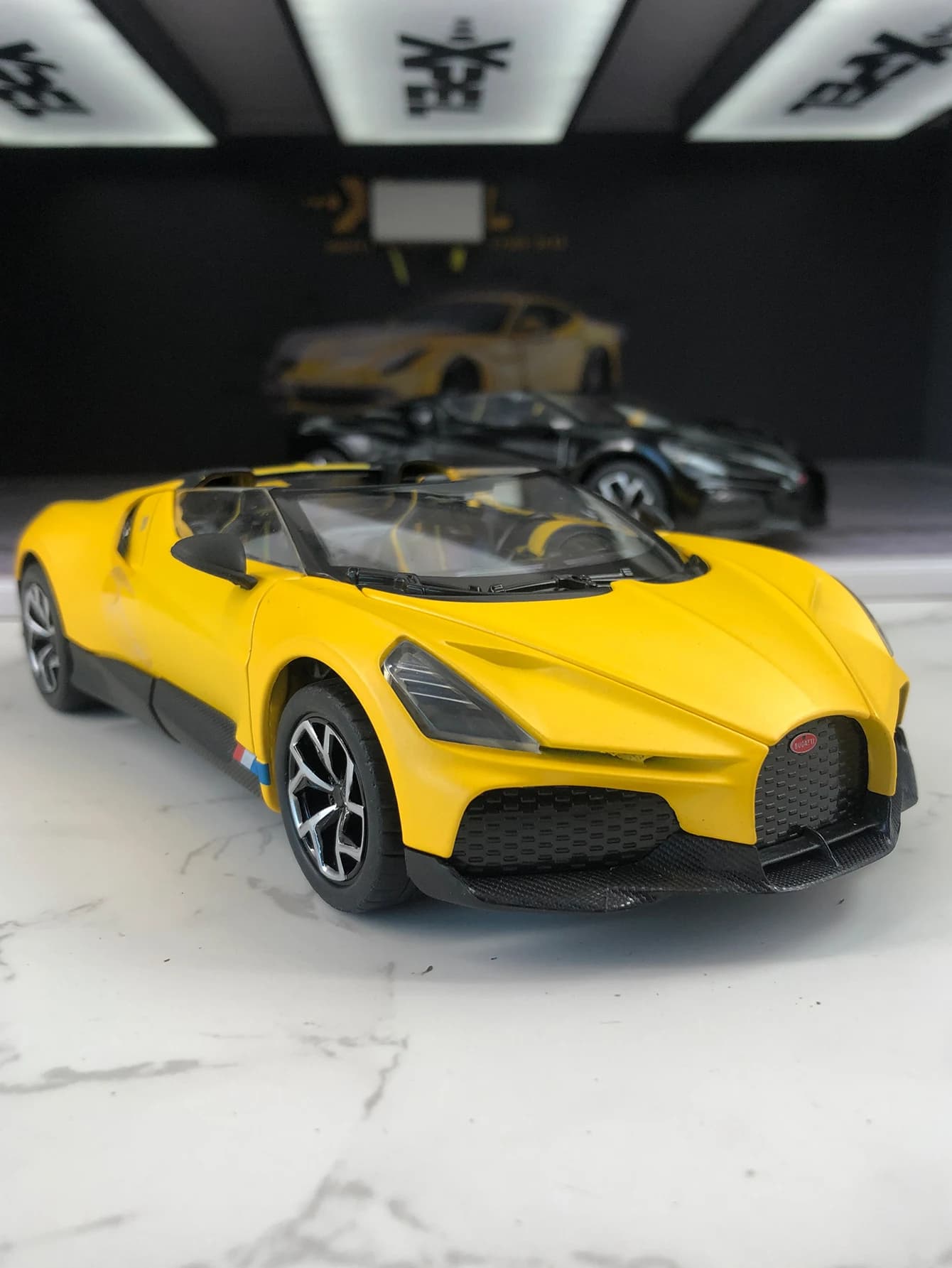 TSC 1:24 simulazione in lega di zinco Bugatti Mistral modello di auto, ornamento statico, auto regalo da collezione in metallo