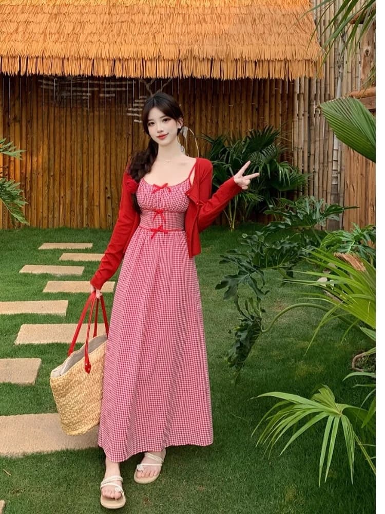 Completo due pezzi da donna taglie forti: vestito estivo a quadri con spalline annodate e cardigan protettivo UV, stile per il pendolarismo urbano