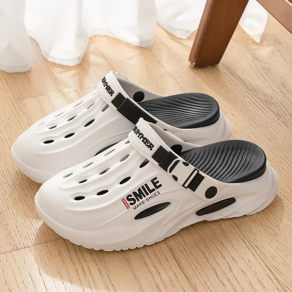 A pair of new men's hooves, new summer wear-resistant non-slip sports beach shoes, comfortable men's shoes