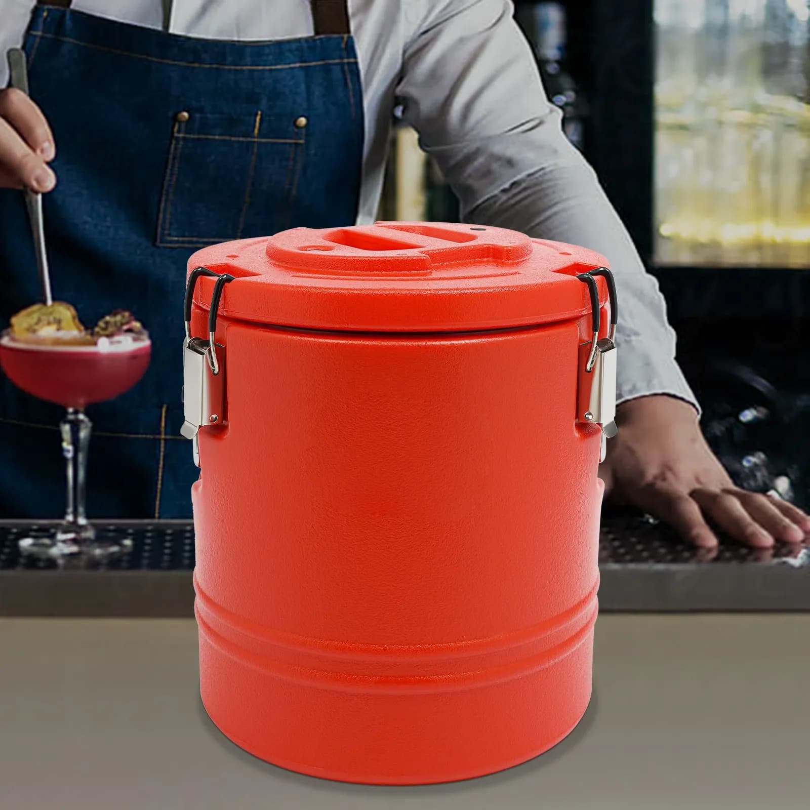 Secchio per zuppa isolato commerciale in acciaio inossidabile, contenitore per alimenti caldi e freddi da 15,85 Qt, secchio rotondo moderno rosso isolato
