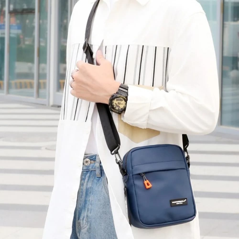 PU Leather Men's Crossbody Bag Japanese Style Smooth Shoulder Bag Multi Functional Anti-Splash Water Sports Fitness Pouch Travel
