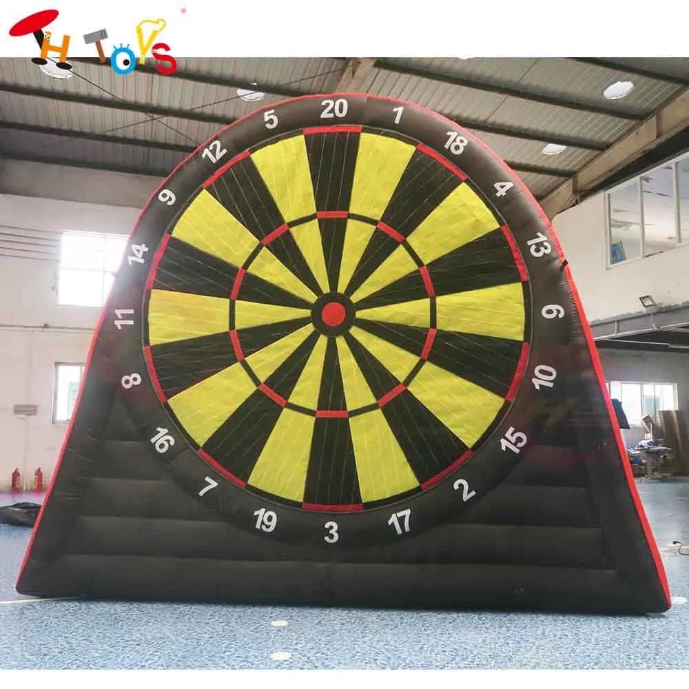 Gioco di carnevale con freccette gonfiabili giganti da 4 m/5 m Giochi di carnevale Gioco sportivo con freccette da calcio gonfiabile su doppio lato con ventilatore