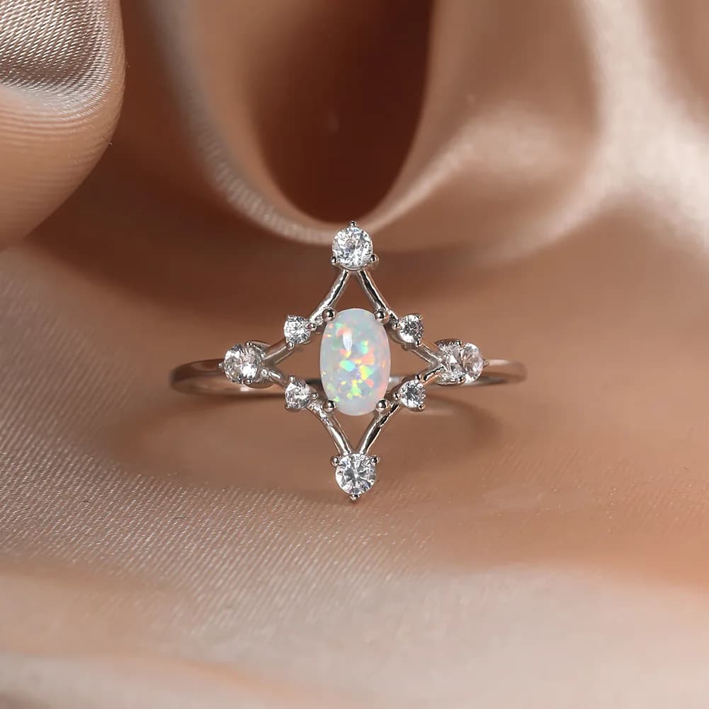 Gioielli in stile freddo di lusso leggero Anello con diamante a bordo cavo con zirconi bianchi Anello del tesoro australiano per anello in pietra opale da donna