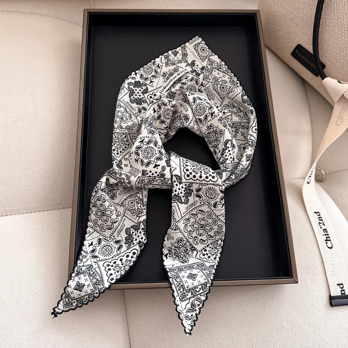 Hot temperament sales cotton and linen triangle towel fashionable retro light luxury high-end scarf travel vacation dust shade