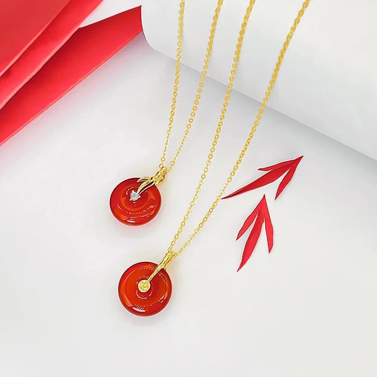 Collana in Argento Sterling 925 Placcato Oro 18K per Donne, Ciondolo con Agata Rossa Naturale a Forma di Fibbia della Pace, Gioiello Portafortuna, Regalo per Anniversario