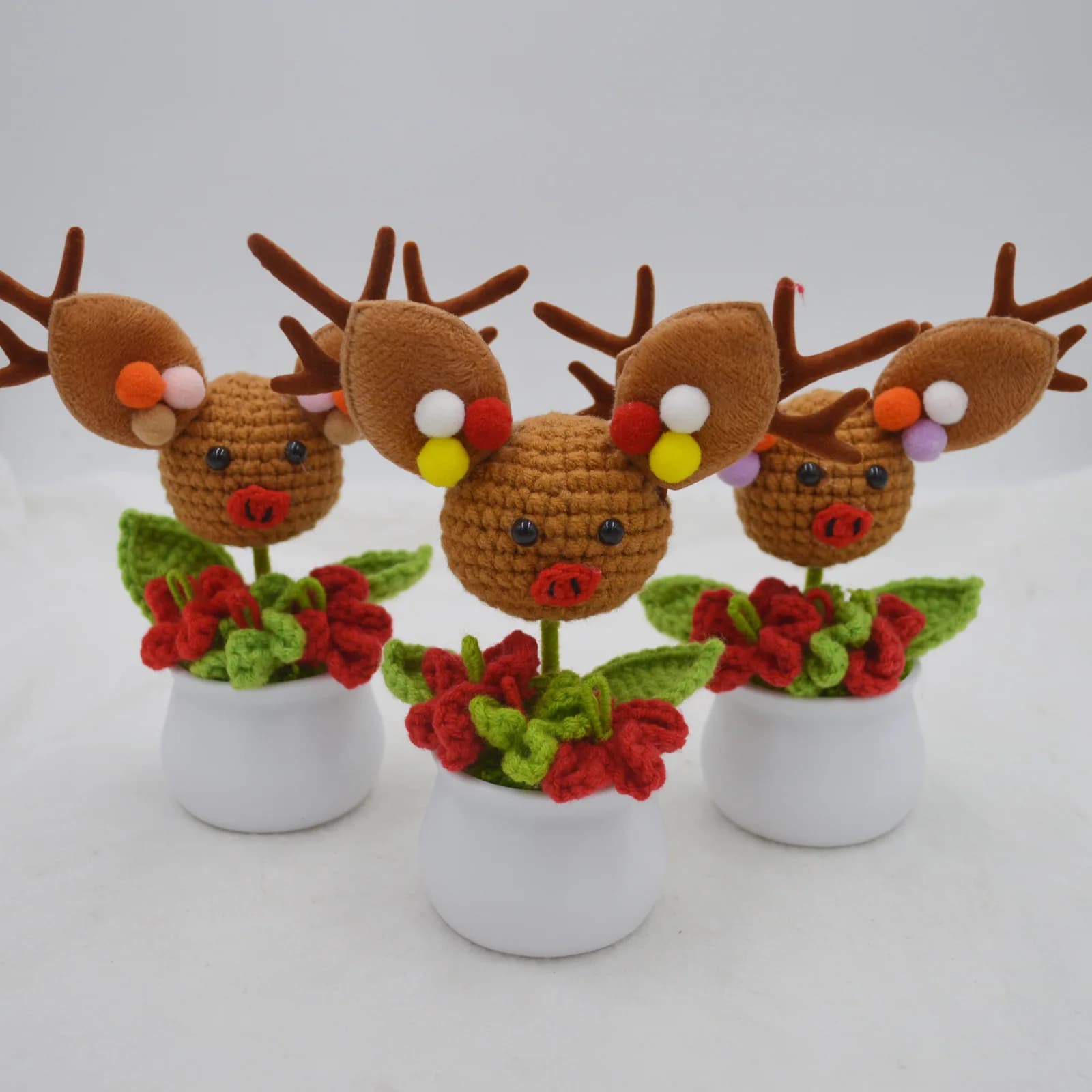 Simpatico cervo di Natale lavorato a maglia in lana fatto a mano, piante in vaso, decorazione della stanza di casa, divertente ornamento di cervo di Natale all'uncinetto, regali di Natale