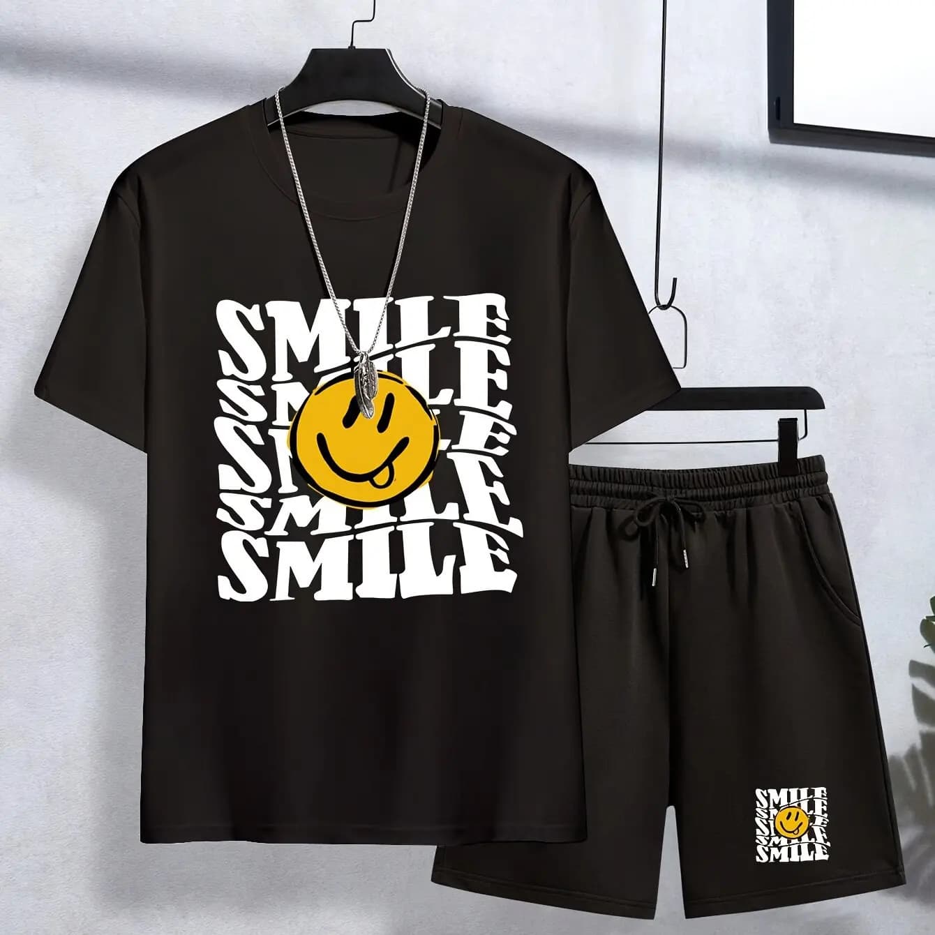 T-shirt da uomo casual e alla moda con stampa di lettere, girocollo, maniche corte e set sportivo con faccina sorridente e coulisse in vita