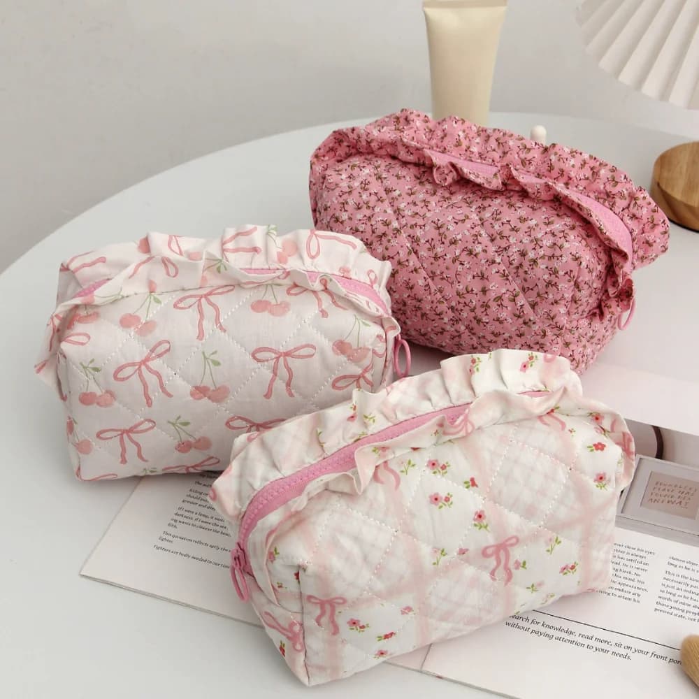 Borsa per il trucco con fiocco, trapuntata, con stampa floreale, con bordo arricciato, romantica, per viaggi, casa, toeletta