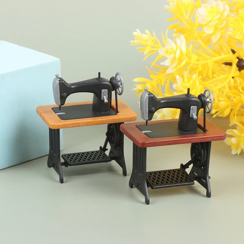 Nuovo Modello di Macchina da Cucire in Miniatura 1:12 per Casa delle Bambole, Arredamento e Decorazione