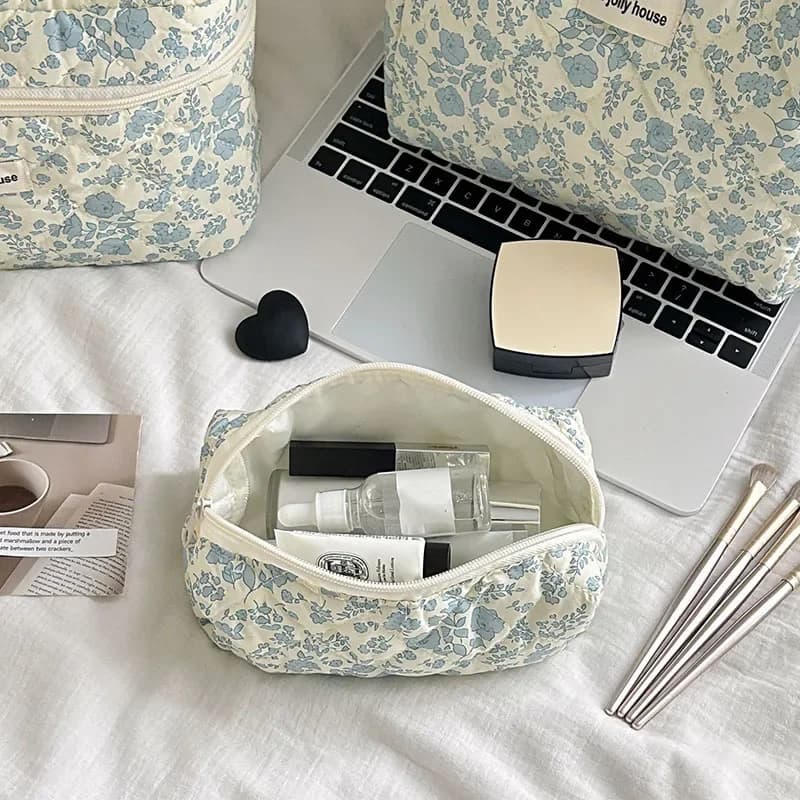 Nuova borsa per cosmetici con fiocco Organizzatore per trucco floreale Cura della pelle Regalo perfetto Borsa per il lavaggio per borse per cosmetici da viaggio