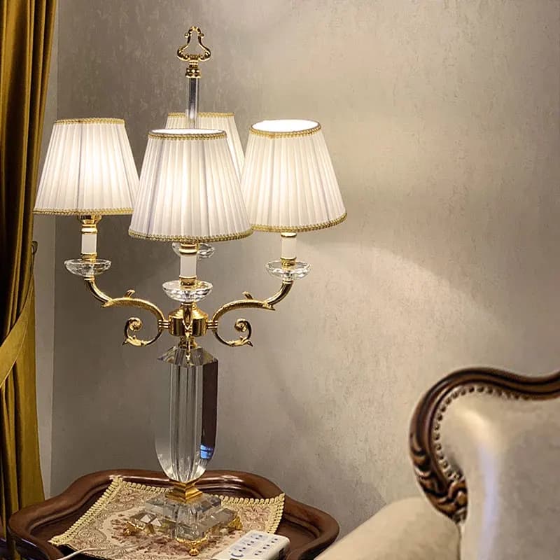 Lampade da tavolo in cristallo di lusso Lampada da comodino moderna per camera da letto Lampada da scrivania creativa romantica di fascia alta per soggiorno Lustro 85-265V