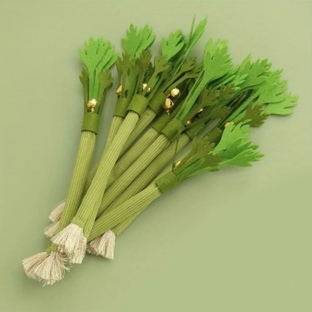 Simulated Celery Cat Toy with Bell, Resistant to Chewing and Teeth Grinding, a Boredom-Relieving Chew Toy